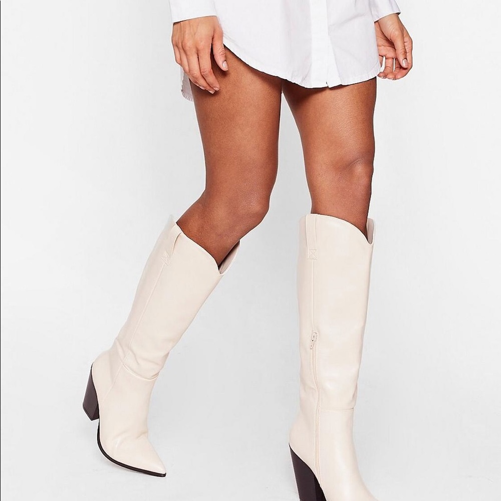 S16 - White western cowboy cream boots Never worn size 7 fits 7.5